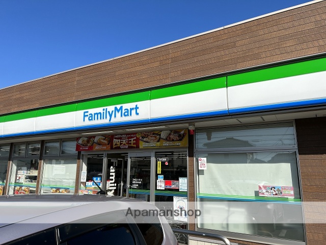 コンビニ　ファミリーマート（コンビニ）まで545m