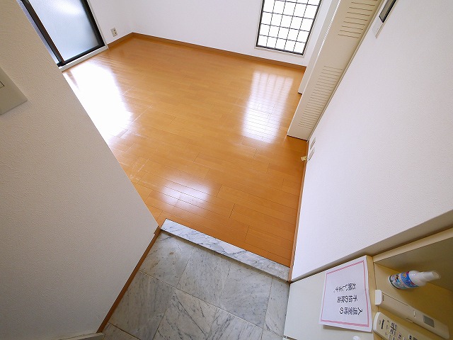 玄関　収納もある玄関です