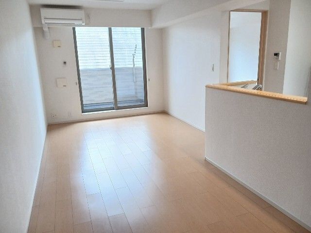 居室・リビング　こちらの居間で趣味の時間をお楽しみください