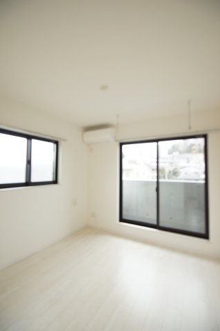 居室・リビング　2面採光のお部屋です。