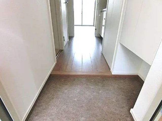 玄関　【その他内観】※現況優先※写真は別部屋です