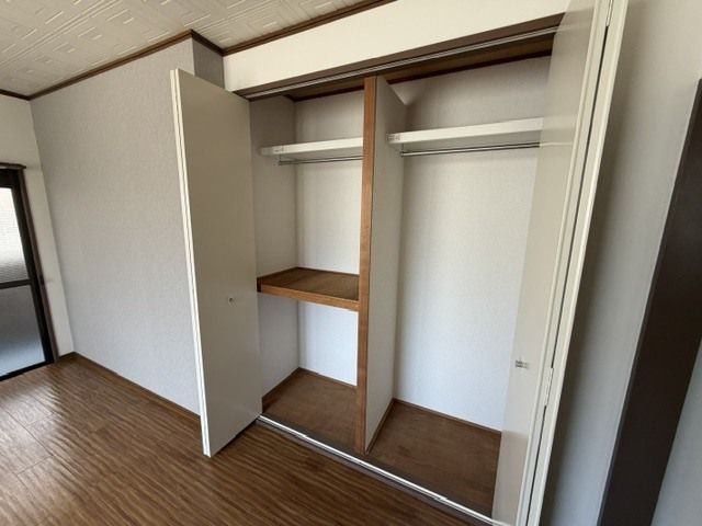 収納　落ち着いた玄関です