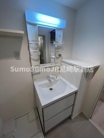 洗面設備　独立洗面台あり、毎朝おしゃれに忙しい女性の方におすすめです