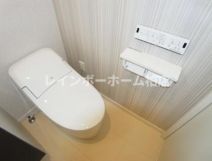 トイレ　温水洗浄トイレです