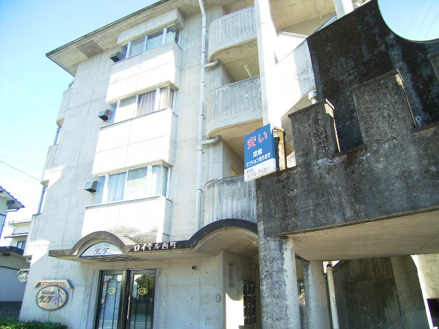 建物外観　現況が相違する場合は現況を優先致します。