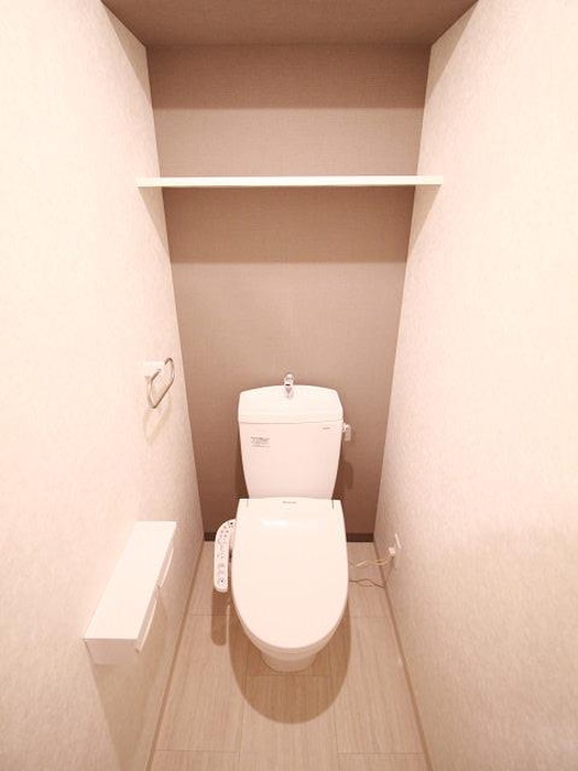 トイレ　※写真は同型タイプ、現況優先。