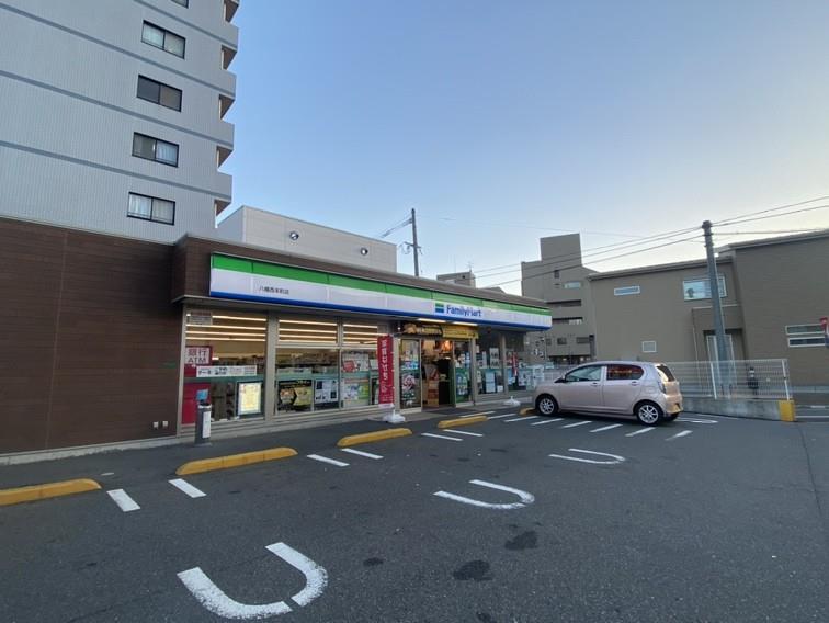 コンビニ　ファミリーマート八幡西本町店（コンビニ）まで560m