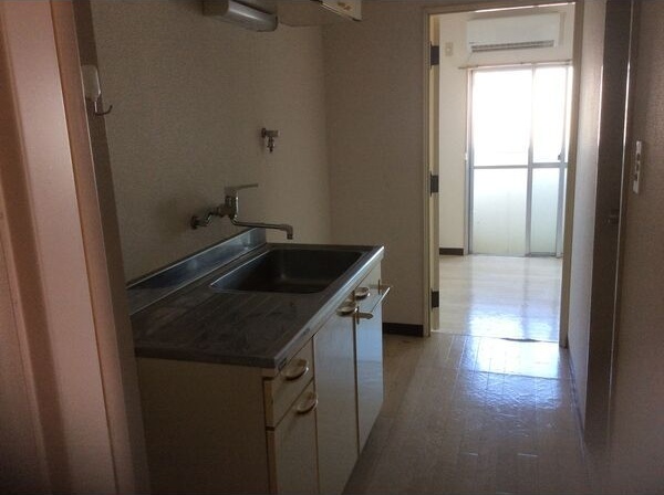 小田急小田原線 本厚木駅 徒歩16分 5階建 築40年のキッチン写真