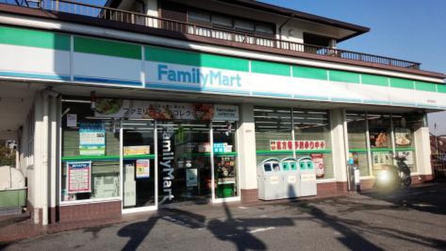 コンビニ　ファミリーマートナラ本高田店（コンビニ）まで306m