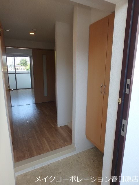 玄関　写真は同型タイプ