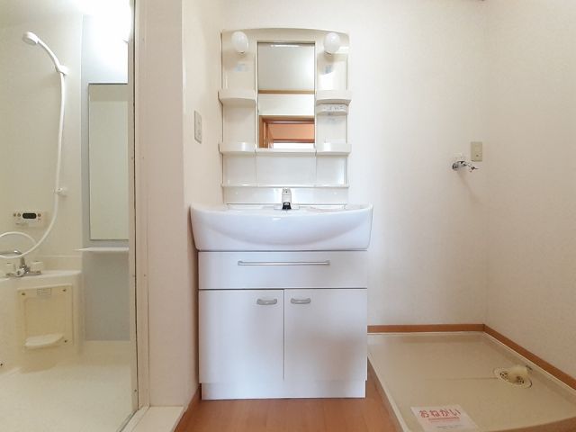 【富山市塚原のアパートの洗面設備】
