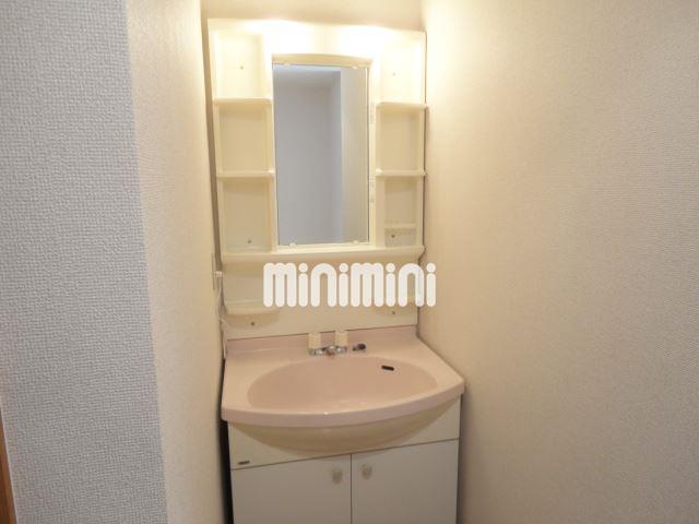 洗面設備　朝の準備に独立洗面台があるのは便利です