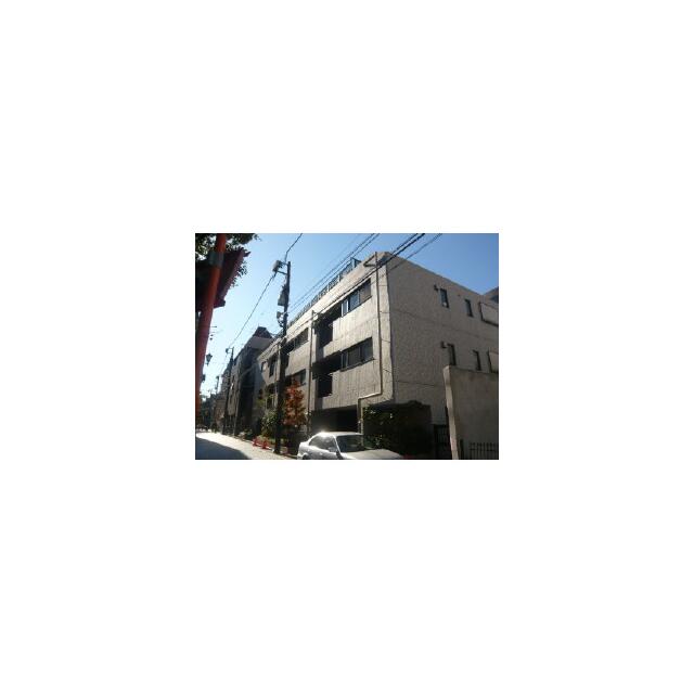 新宿区四谷三栄町のマンションの建物外観