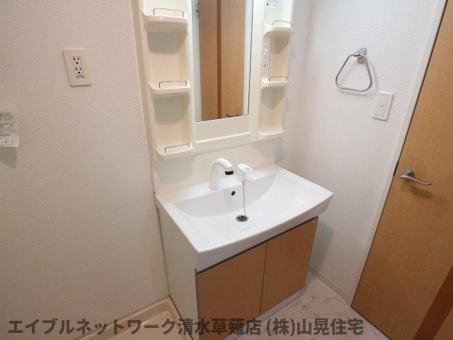 【静岡市清水区長崎のアパートの洗面設備】