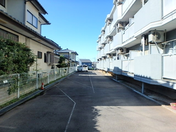 【水戸市石川のマンションの駐車場】