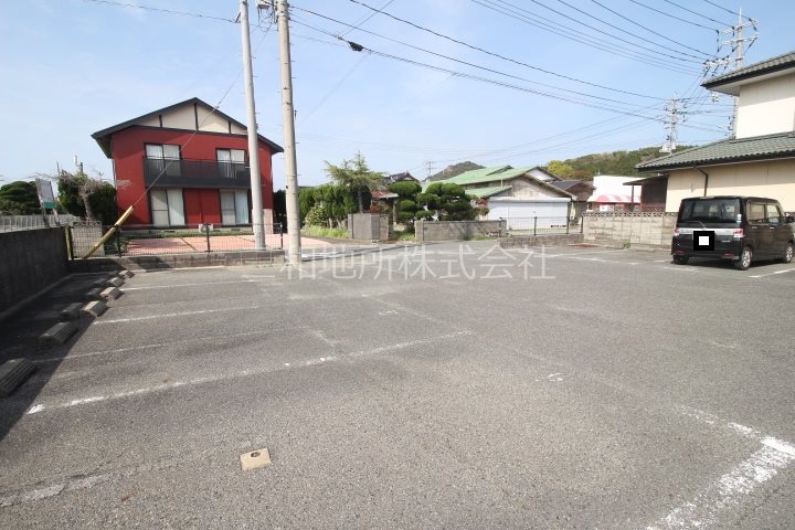 【下関市豊浦町大字川棚のアパートの駐車場】