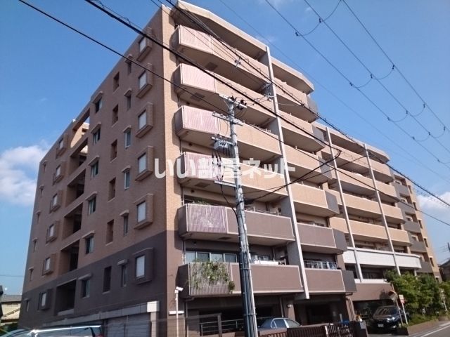 奈良市肘塚町のマンションの建物外観
