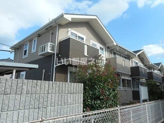 【豊川市御津町西方のアパートの建物外観】