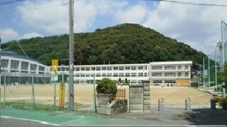 【豊川市御津町西方のアパートの中学校】