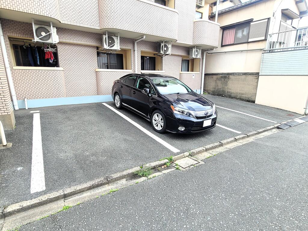 【アルゴ境川の駐車場】