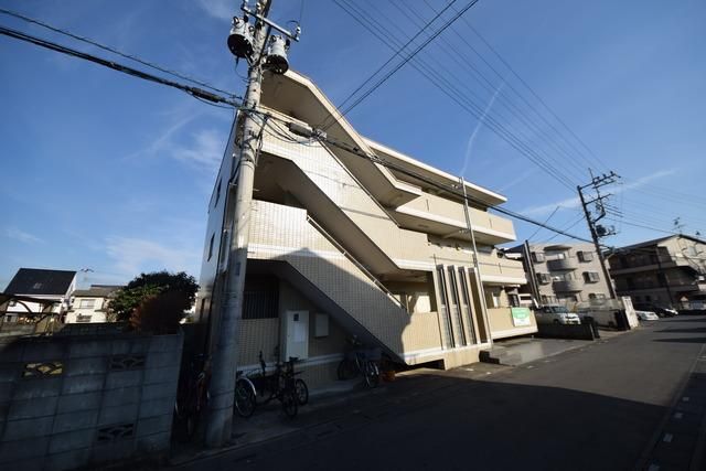 【鶴ヶ島市大字上広谷のマンションの建物外観】