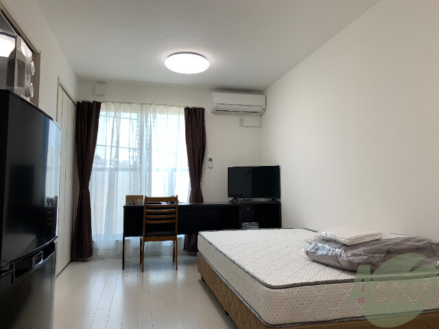 居室・リビング　白を基調とした清潔感のあるリビングはこちらになります。