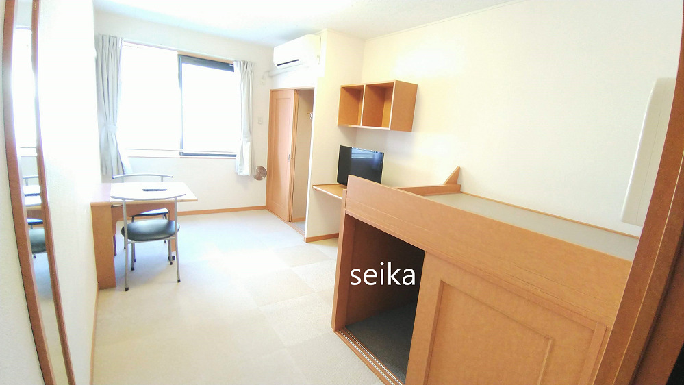 居室・リビング　造り付けベットタイプのお部屋です