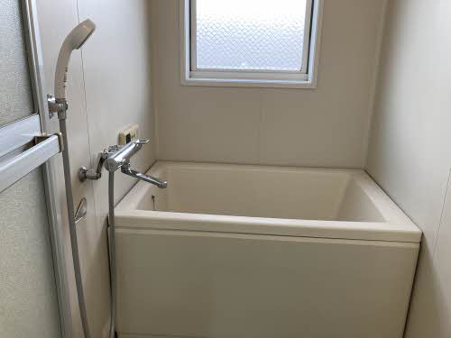 バス・シャワールーム　コンパクトで使いやすいお風呂です