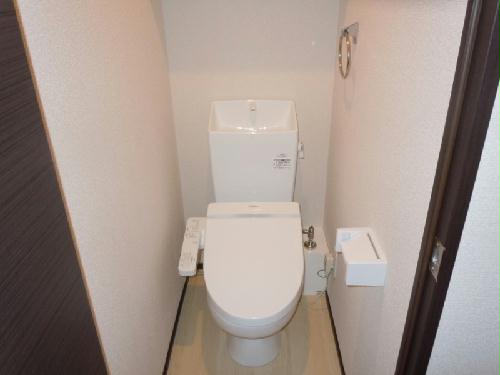 トイレ　温水洗浄便座（1Ｆ：手すり有　2Ｆ：手すり無）