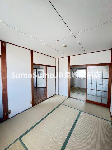 その他部屋・スペース　落ち着いた色調の寝室です