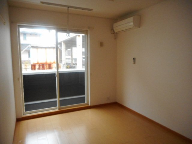 居室・リビング　明るい色調の室内です