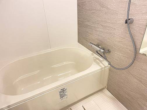 バス・シャワールーム　広々としたバスルーム