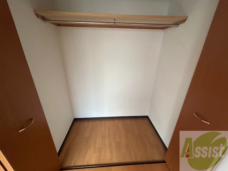 収納　クローゼットは奥行きもあり、荷物が多い方でも安心です。