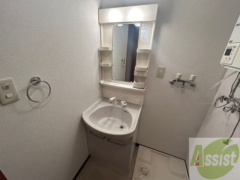 洗面設備　シャンプードレッサー。身支度はここでばっちりですね。