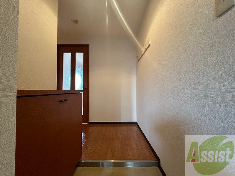 玄関　玄関の様子です。明るい印象ですね。気分もあがりそう。