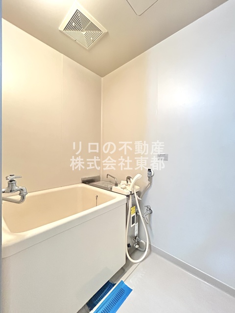 バス・シャワールーム　清潔感のある浴室で、１日の疲れを癒しリラックスできます。