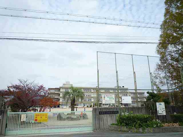 小学校　宝塚市立安倉北小学校（小学校）まで1026m
