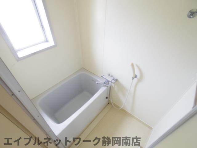 バス・シャワールーム　落ち着いた空間のお風呂です