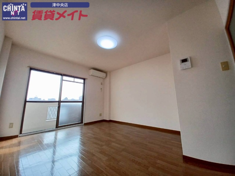 居室・リビング　同型参考写真