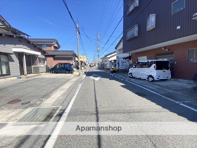 その他　前面道路（その他）まで0m