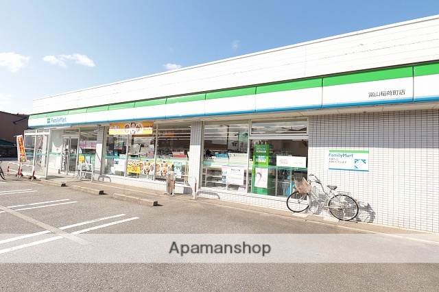 コンビニ　ファミリーマート（コンビニ）まで275m