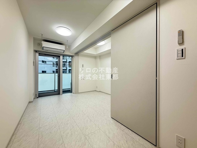 居室・リビング　自由に家具を配置できる広々としたリビングです♪