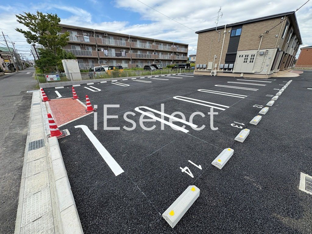 駐車場　敷地内駐車場も募集中です！