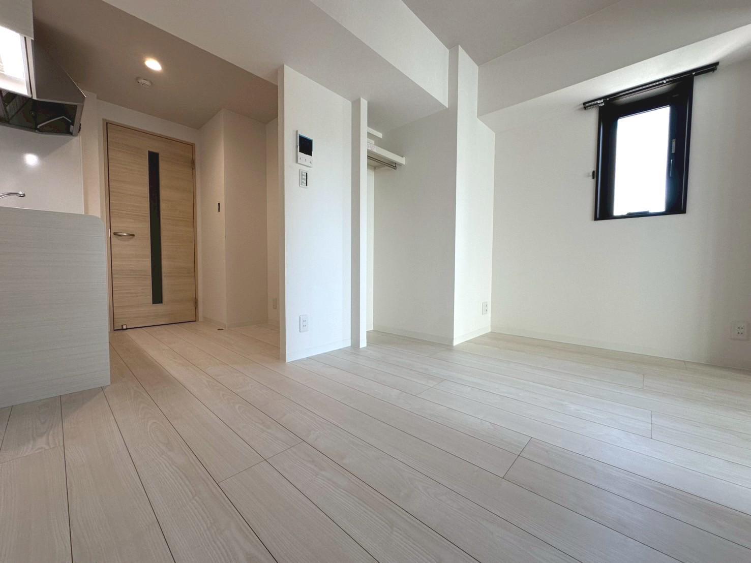 居室・リビング　2面採光で日差しが差し込むDK(反転タイプ)