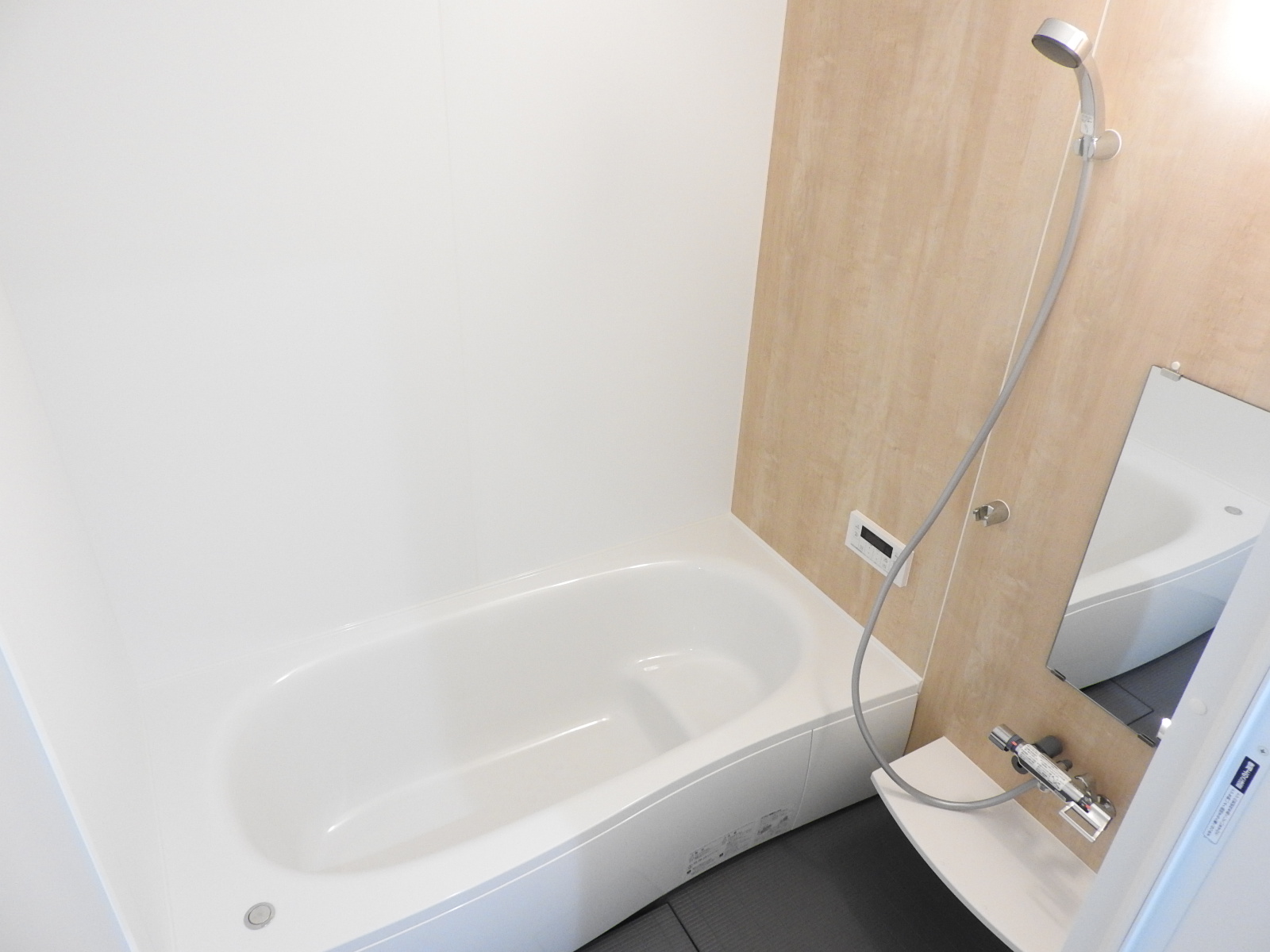 バス・シャワールーム　広々とした1坪風呂採用