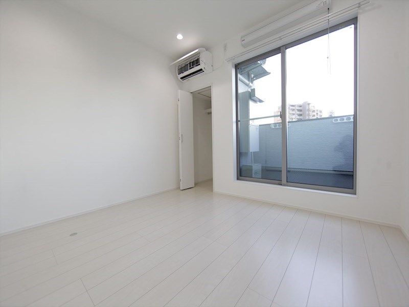 居室・リビング　洋室6帖　エアコン完備　バルコニー　イメージ写真