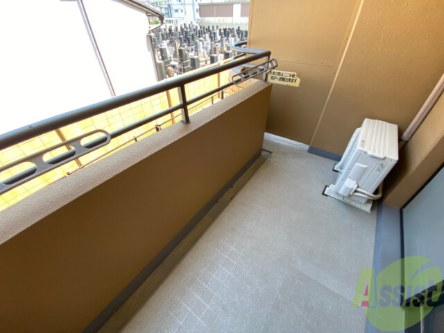 バルコニー　バルコニー。洗濯物がはかどりそうな広さがありますよ。