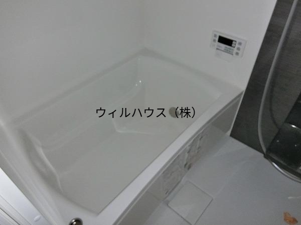バス・シャワールーム　浴室乾燥機、追い焚き機能付きバス！