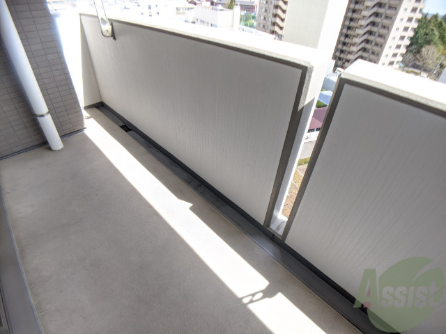 バルコニー　こちらはバルコニーです。洗濯物が干せるスペースがありました。