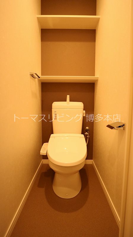 トイレ　※別号室の参考写真になります。